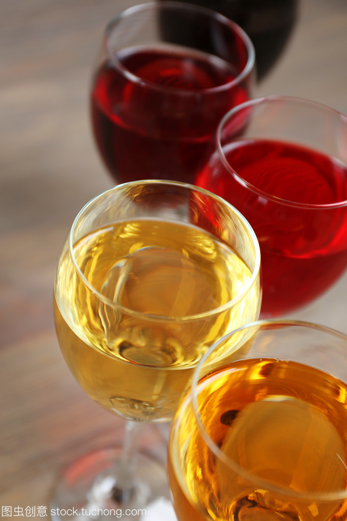 色彩之魅 葡萄酒杯、飲料與茶葉中的色彩藝術